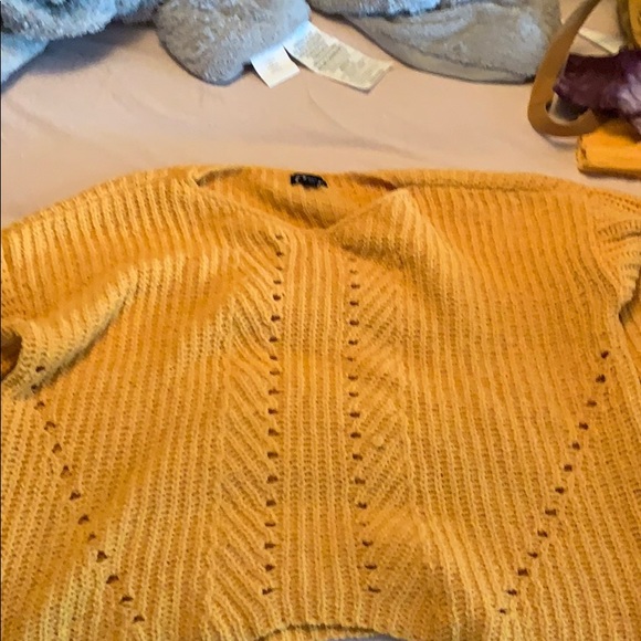 Sweater - Picture 1 of 1